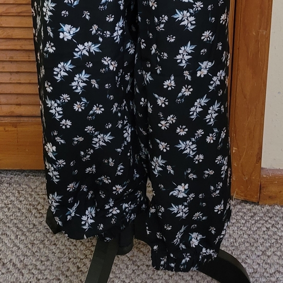 NWOT Daisy Floral Pants Size 2XL (Shein Plus) - Picture 3 of 12